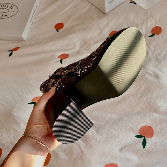 Exclusive UO x Steve Madden Square toe boots!❤️ - Picture 4 of 4